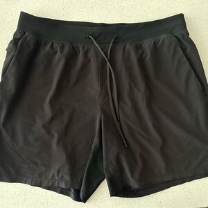 Lululemon T.H.E Short 7" *Linerless " gently worn XXL - Color Black